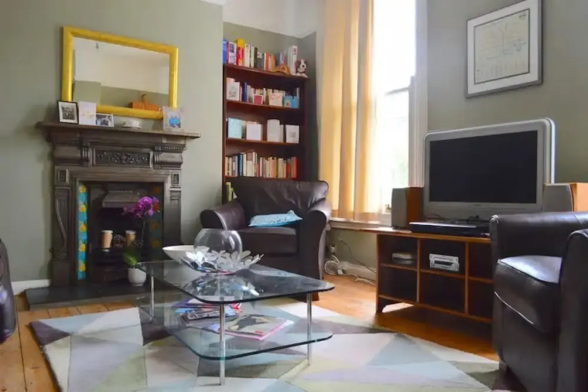 2 Bedroom Apartment With Roof Terrace in Camden — отель с удобствами в Лондоне