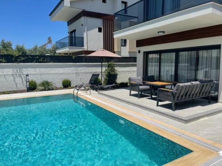 Room in Villa - Cheerful Brand New 4 Bedrooms Villa With Pool — отель с удобствами в Фетхие