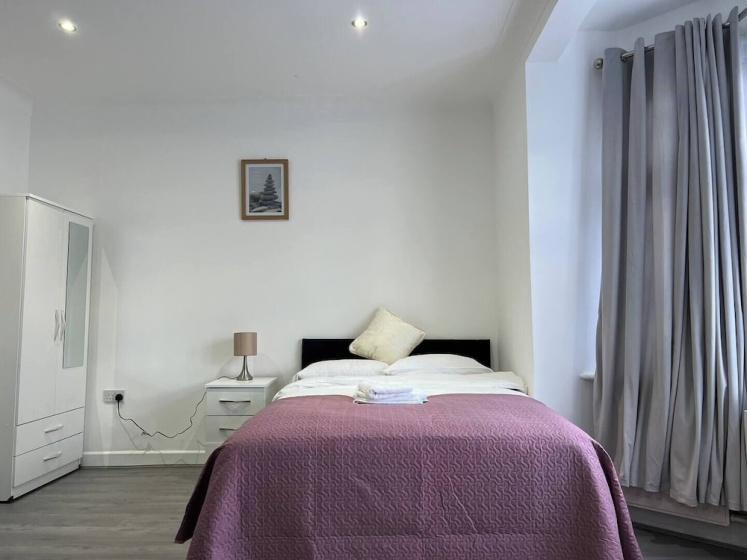 Цены на Remarkable 2-bed Apartment in Ilford, London в Лондоне