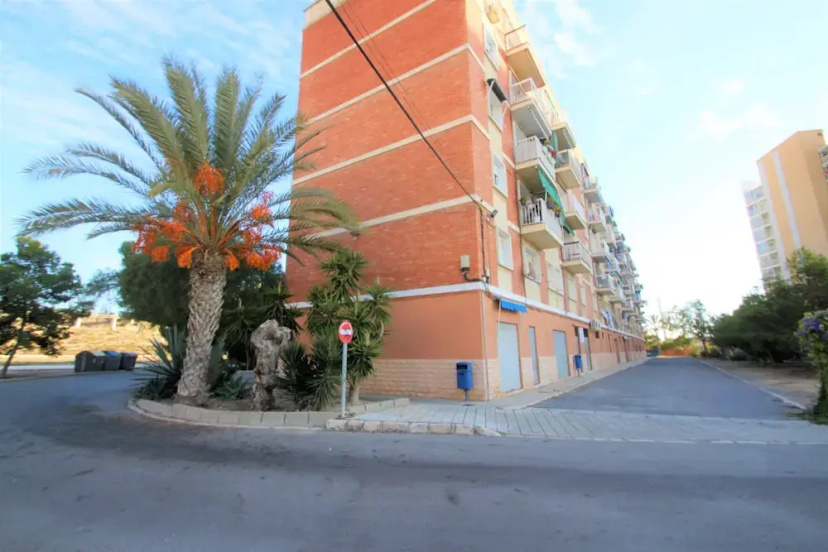 Apartamento CasaTuris playa Postiguet — отель с удобным расположением в Аликанте
