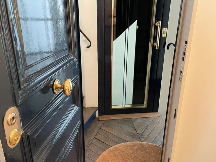 Two-Bedroom Apartment Champs-Elysées — комфортный отель в Париже