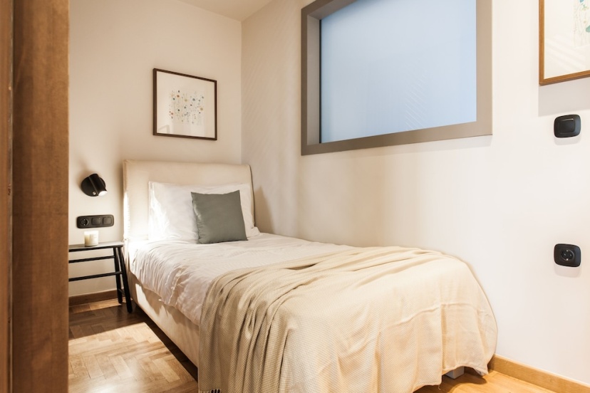 UPSTREET Modern Minimalist 3BD Apt-Hilton — отель с удобствами в Афины