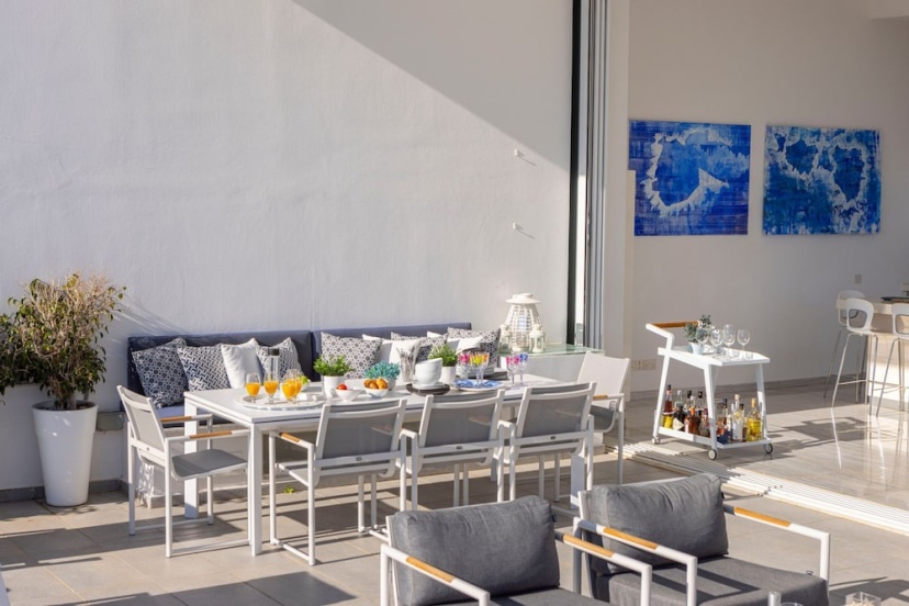 Protaras Elaia Luxury Seafront Villa — комфортный отель в Протарас