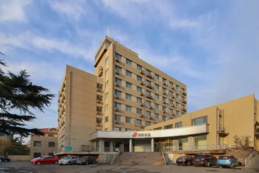 Jinjiang Inn Qingdao Cangkou Park — комфортный отель в Циндао