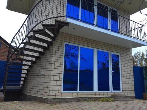 Guest house on Pavlova 75 — забронировать отель в Ейске
