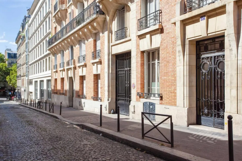 Beautiful and Charming Flat for 4 in the Centre of Paris — забронировать отель в Париже