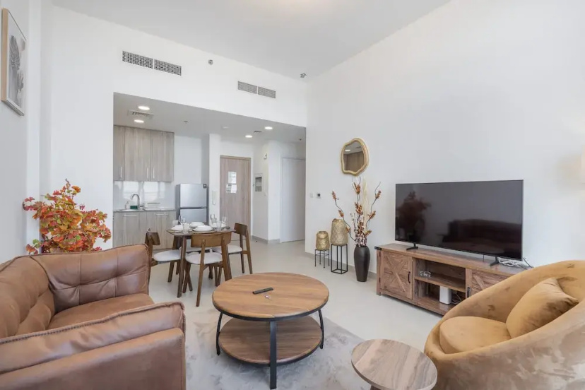 Stunning 1 BR With Pool View in Rawda Apartments — комфортный отель в Дубае