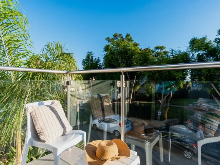 Sanders Rio Gardens - Popular Studio With Shared Pool and Balcony — отель с удобным расположением в Айя-Напа