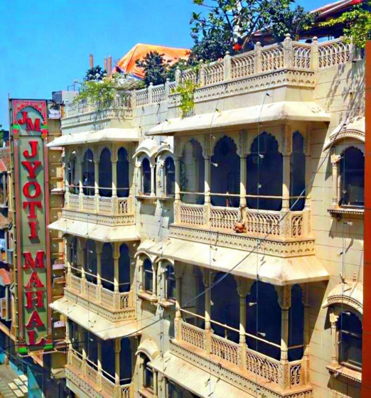 Jyoti Mahal A Royal Heritage Hotel - 5 Mins from New Delhi Railway station & 2Mins From Metro — отель с удобствами в Дели