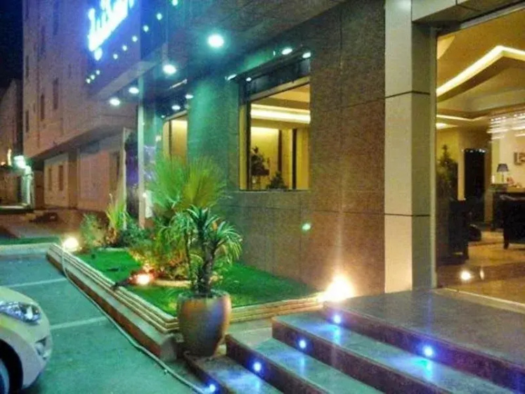 Medhal Almaali Apartments — отель с удобствами в Рияде