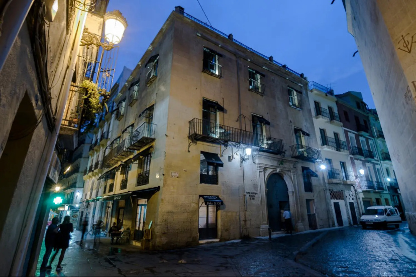 Цены на Otel' Boutique Alicante Palacete S.XVII - Adults Only в Аликанте