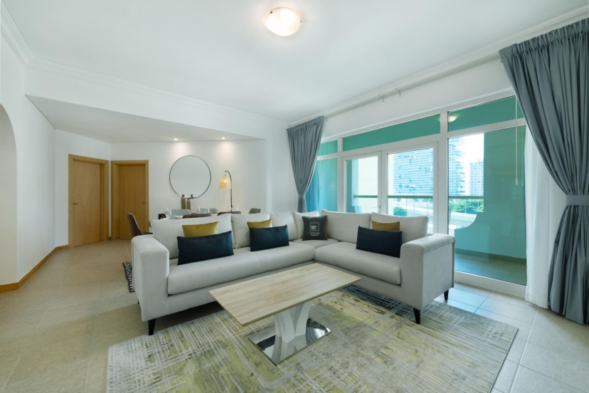 Stylish Apt With Large Patio Close to the Beach — комфортный отель в Дубае