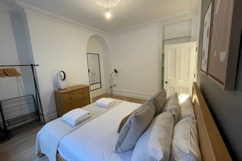 Central 1 Bedroom Apartment in Farringdon — забронировать отель в Лондоне