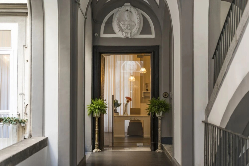 Foro Carolino — комфортный отель в Неаполе