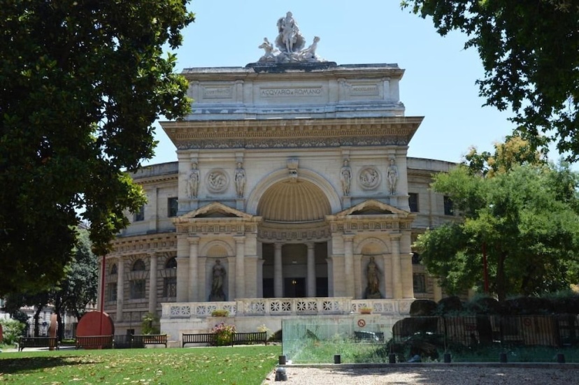 Luxury Three Bedroom Flat in Rome Center — отель с удобным расположением в Риме