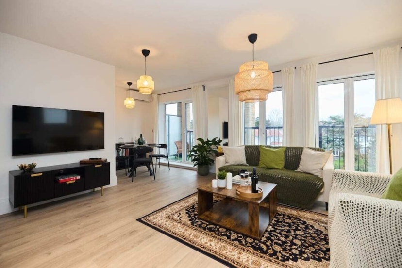 The Wembley Park Arms - Modern 2bdr Flat With Balcony — отель с удобствами в Лондоне