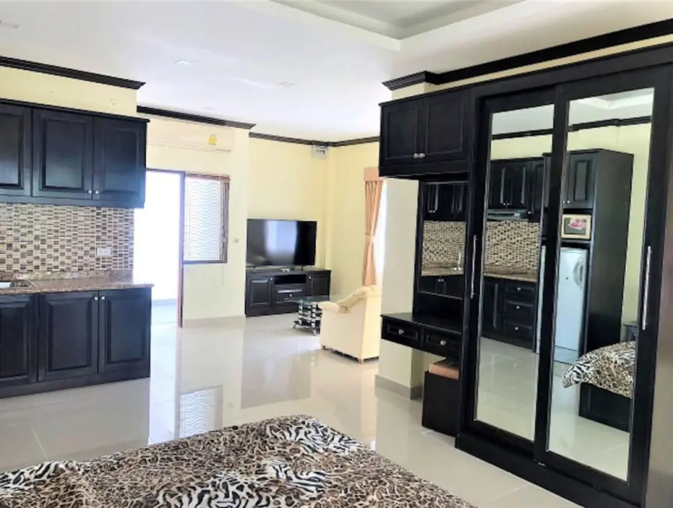 Baan Suan Lalana Tc F1 R123 — отель с удобствами в Паттайе