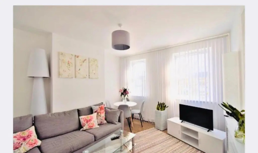 Цены на Super location 1min from metro 10min from Camden в Лондоне