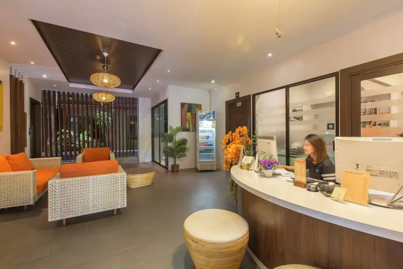 Emerald 521 - Studio With Balcony and Shared Pool — отель с удобным расположением в Патонг