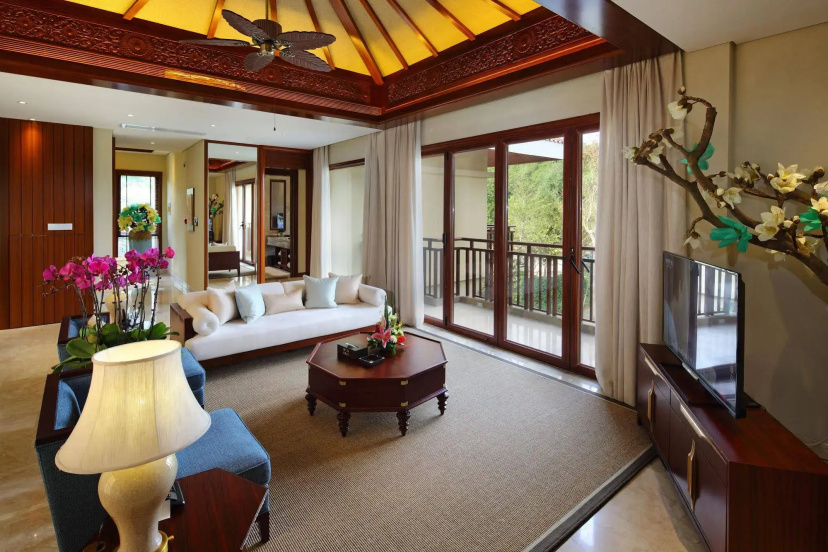 Сравните цены на Sanya Ocean Sonic Banling Hotspring Resort в Санье