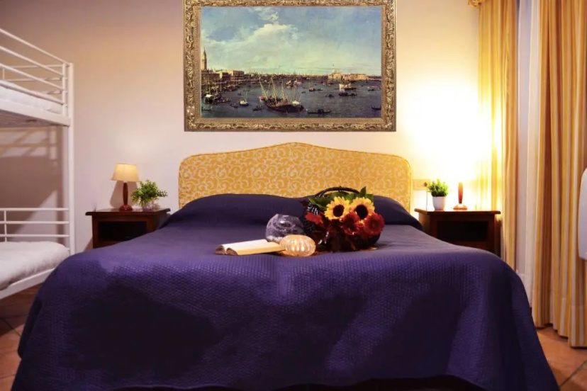 Art Dreams Apartment Teatro Italia — отель с удобствами в Венеции