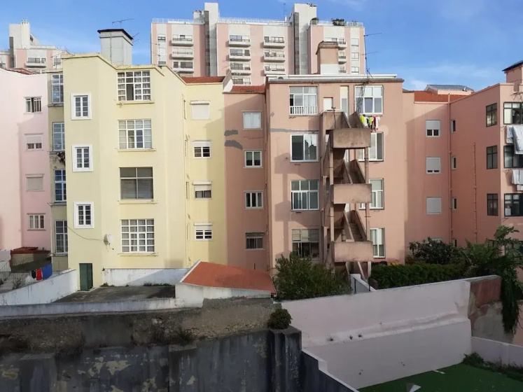 Great Apartment with Zoo View — забронировать отель в Лиссабоне
