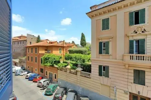 Monti Halldis Apartments — отель с удобствами в Риме