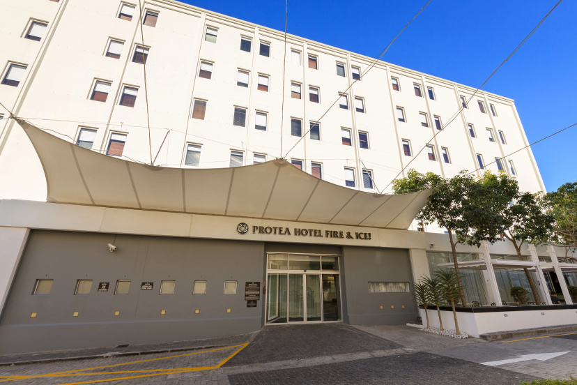 Сравните цены на Protea Hotel Fire & Ice by Marriott Cape Town в Кейптауне