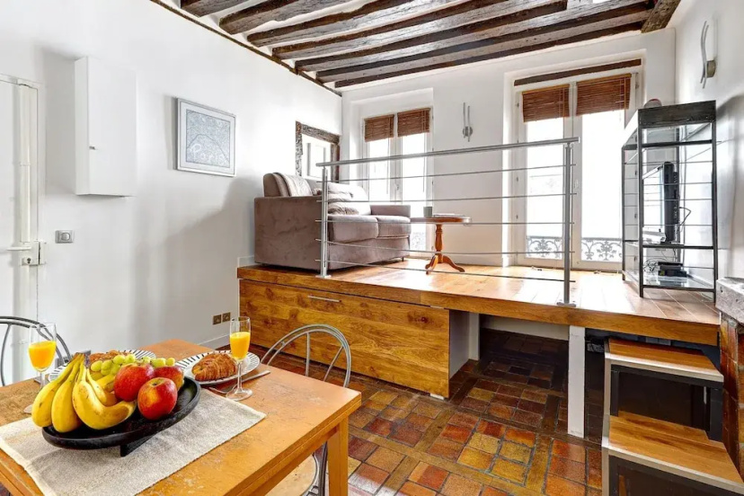 Elegant Studio in Le Marais - Sleeps 4 — комфортный отель в Париже