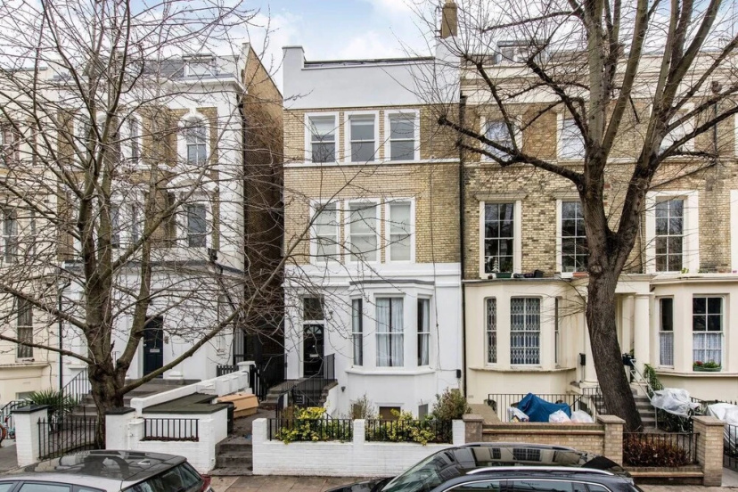 Charming Apartment Close to Notting Hill — забронировать отель в Лондоне