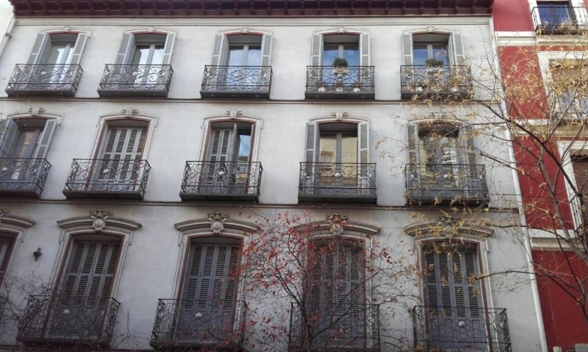 Apartamentos Plaza de España — отель с удобствами в Мадриде