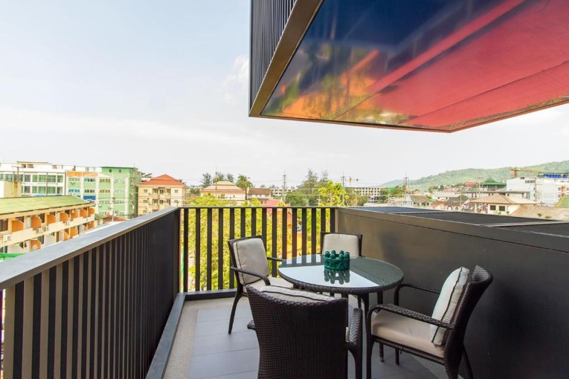 The Deck Condominium Patong Beach — отель с удобствами в Патонг