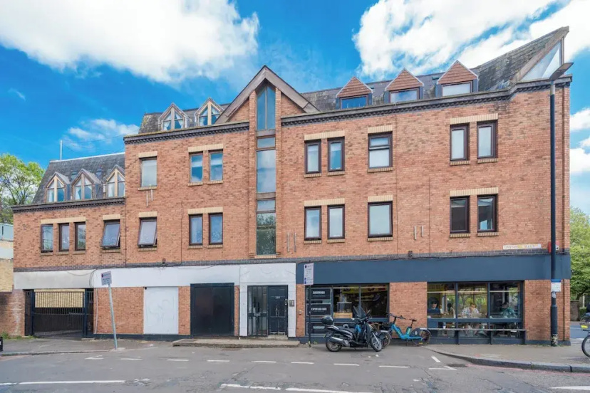 Цены на Chic 2BR Battersea Flat - Terrace & Pet-Friendly в Лондоне