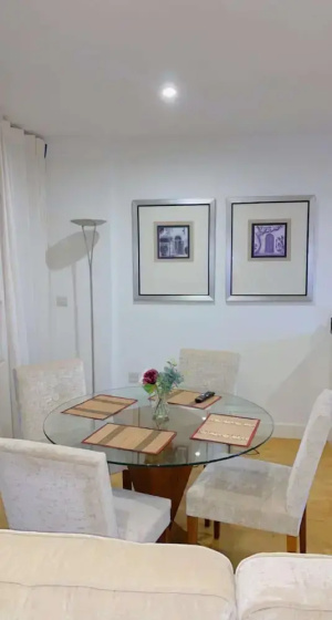 Impeccable 1-bed Apartment in London — отель с удобствами в Лондоне