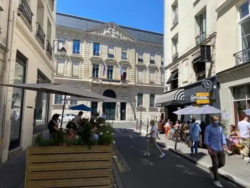 Victoires Near Louvre Apartment — отель в Париже, Франция