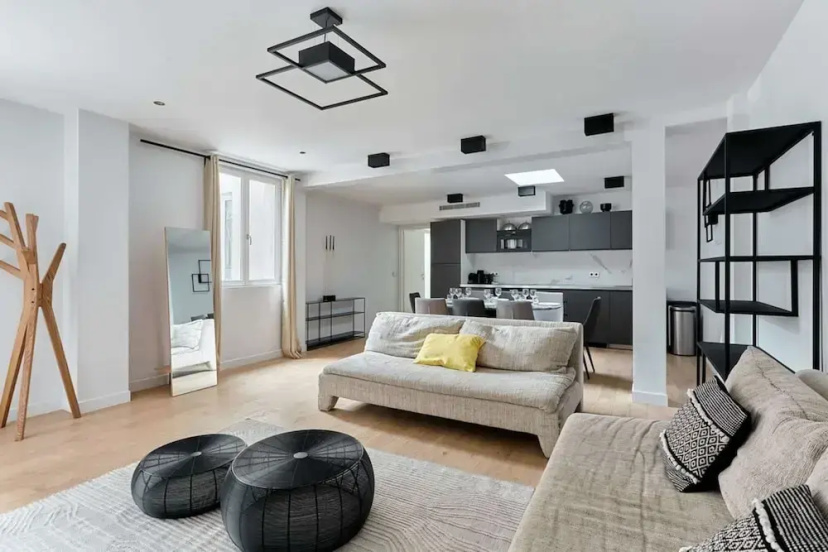 Superb Apartment Porte Maillot / Arc de Triomphe — отель с удобствами в Париже