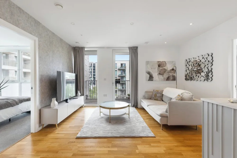 2 Bed-sleeps 4-balcony-family Friendly — отель с удобным расположением в Лондоне