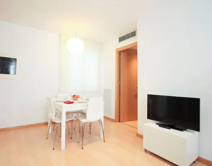F03 Apartment with private rooftop — отель с удобным расположением в Барселоне