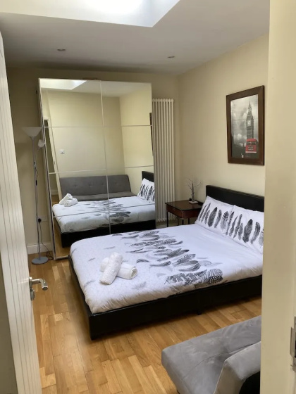 Spacious 3-bed Apartment in Central London — забронировать отель в Лондоне