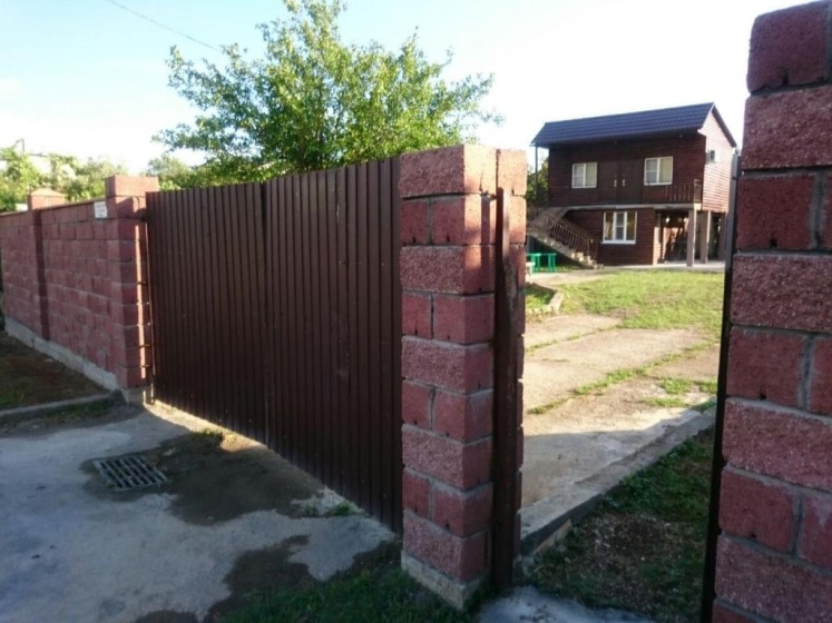 Guest house on Lakoba 4 — отель с удобным расположением в Гагра