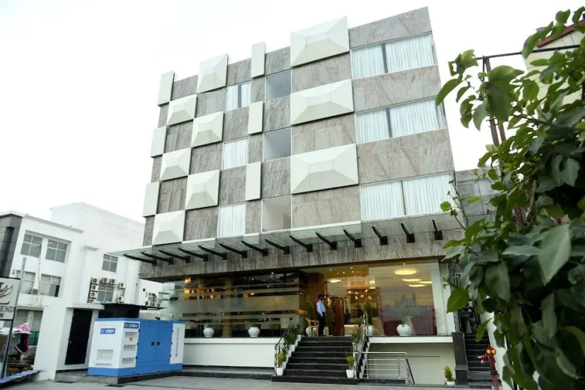 Legend Inn - Hotel in Λάκναου - Photo 1