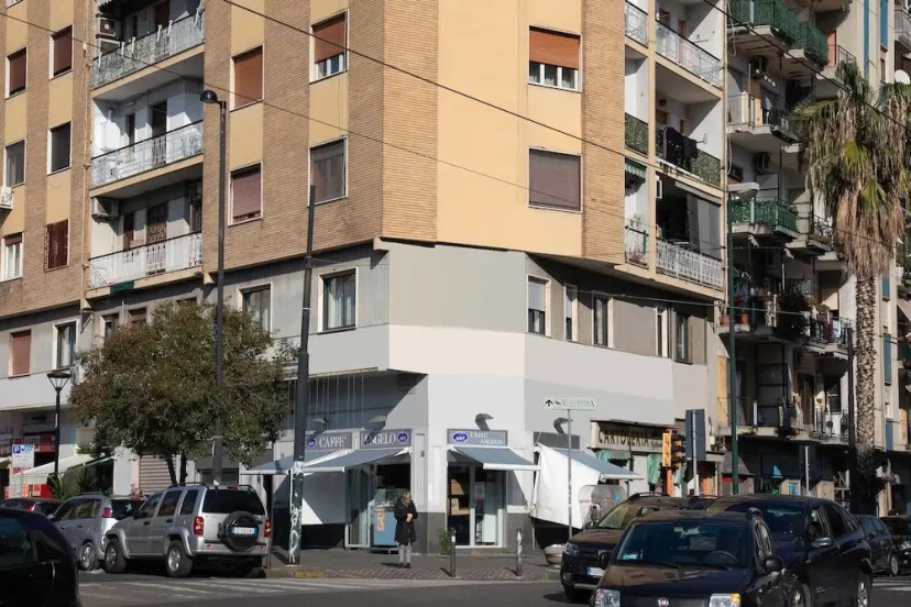 Famalu Apartments — комфортный отель в Неаполе