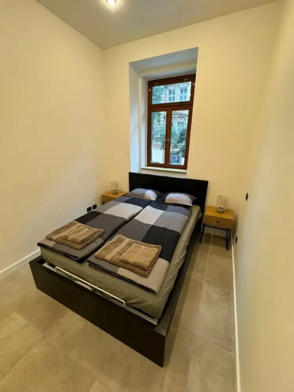 1 Bed Flat - Sleeps 2 - Pets - Smoking on Terrace — отель с удобным расположением в Праге