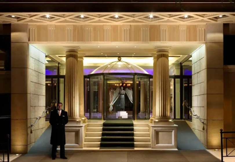 Otel' Royal Olympic — отель в удобной локации в Афины