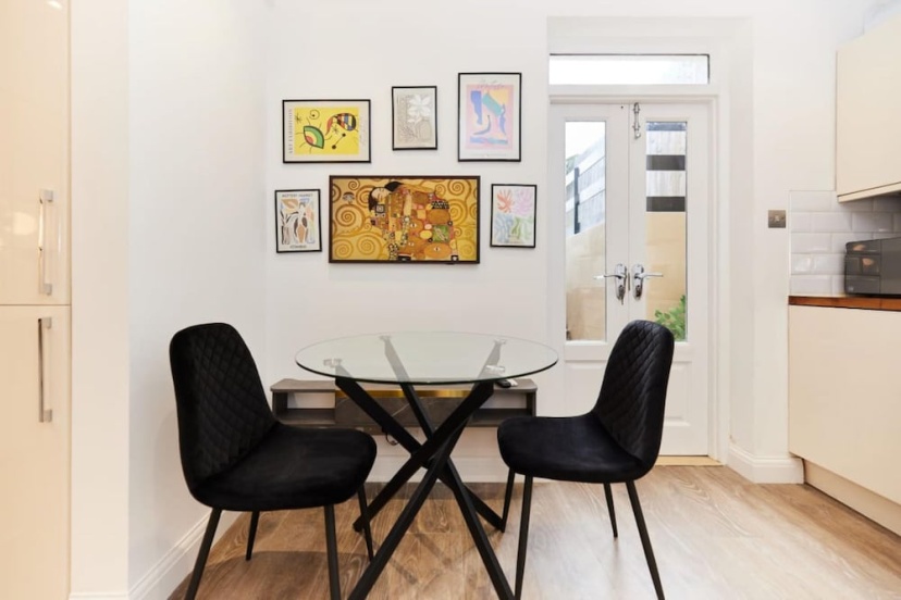 The Bermondsey Place - Cozy 2bdr Flat — комфортный отель в Лондоне