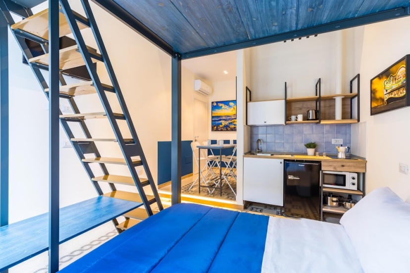 Central Station - Apartments Suites - Pozzuoli — комфортный отель в Неаполе