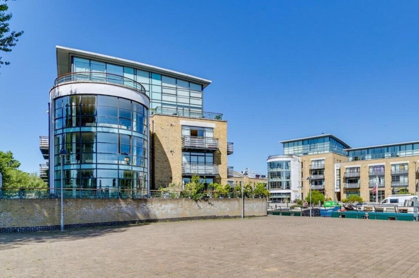 Brand New 2-bed Apartment in Brentford Kew Gardens — забронировать отель в Лондоне