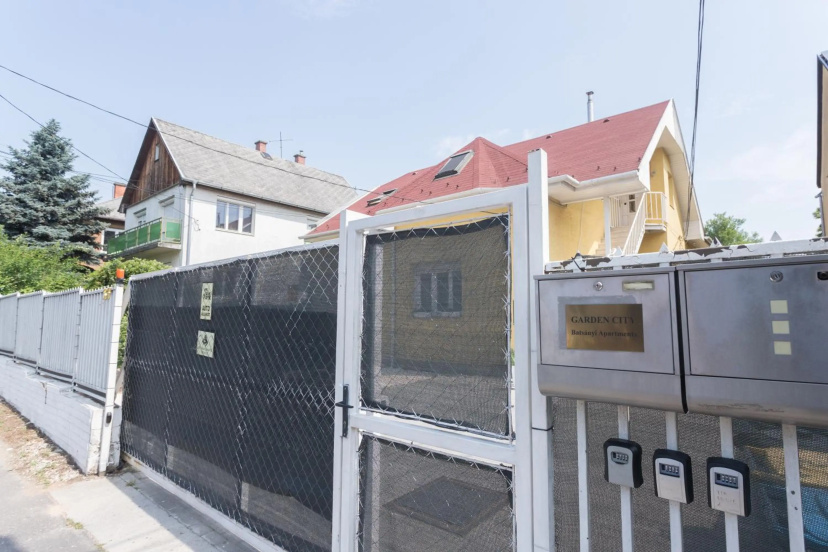 Hi-Bp Garden city Batsanyi Apartment 3 Rooms, Apartment upstairs close the city train — забронировать отель в Будапеште
