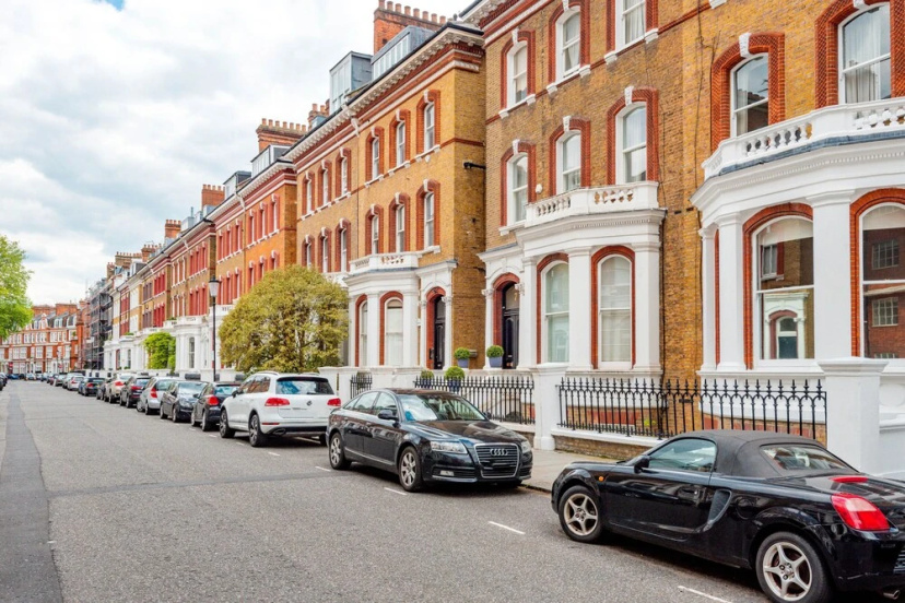 Chic Chelsea Home near South Kensington by UnderTheDoormat — отель с удобным расположением в Лондоне
