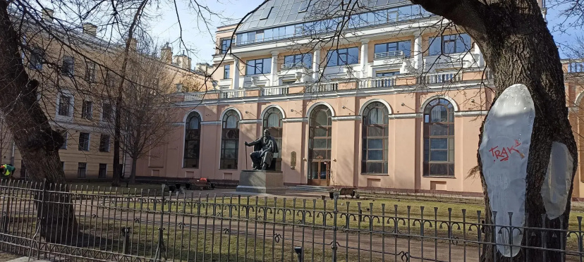 Цены на Тургеневский гостевой дом в Санкт-Петербурге